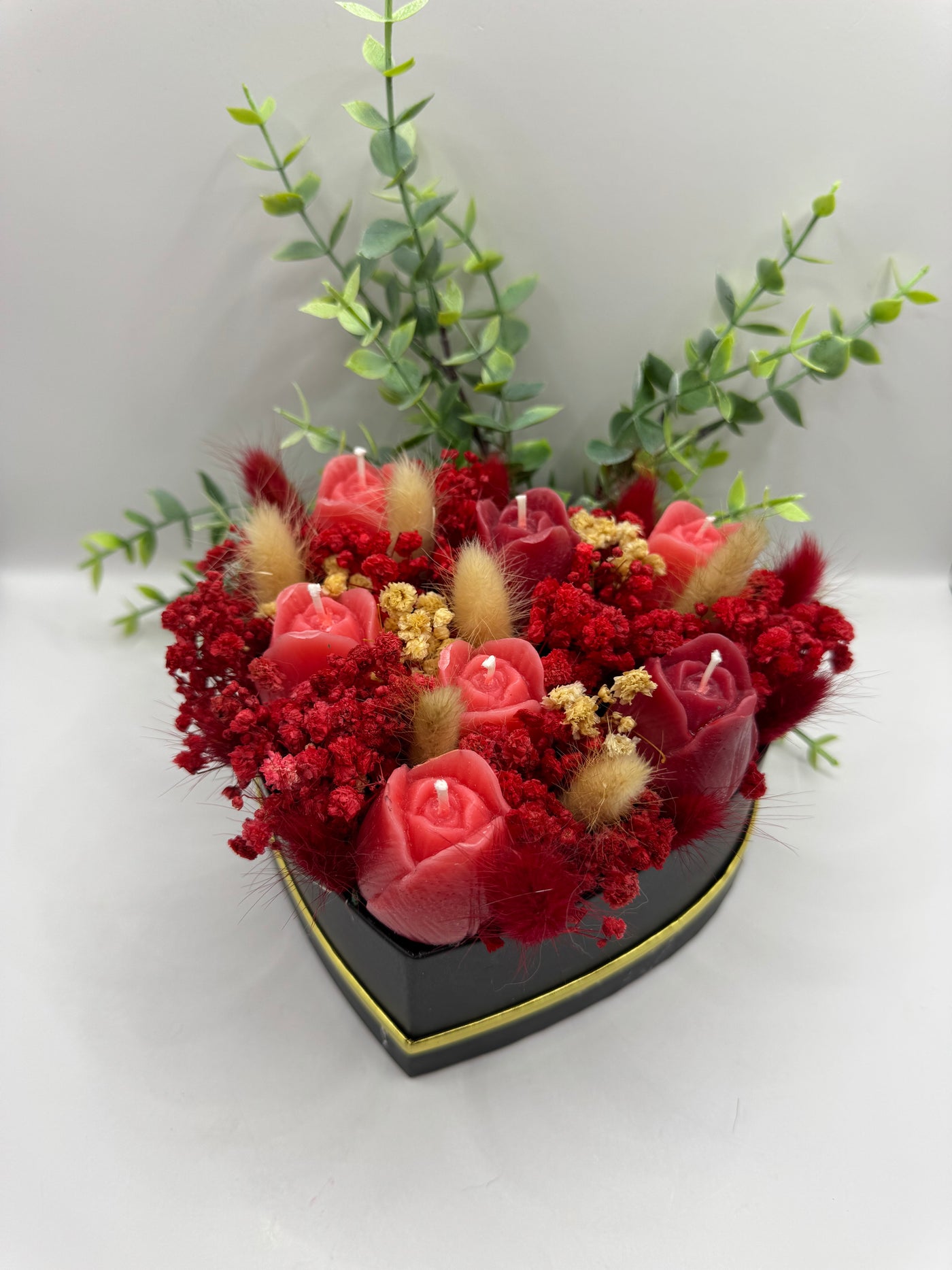 Dekorativer Kerzenblumenstrauß