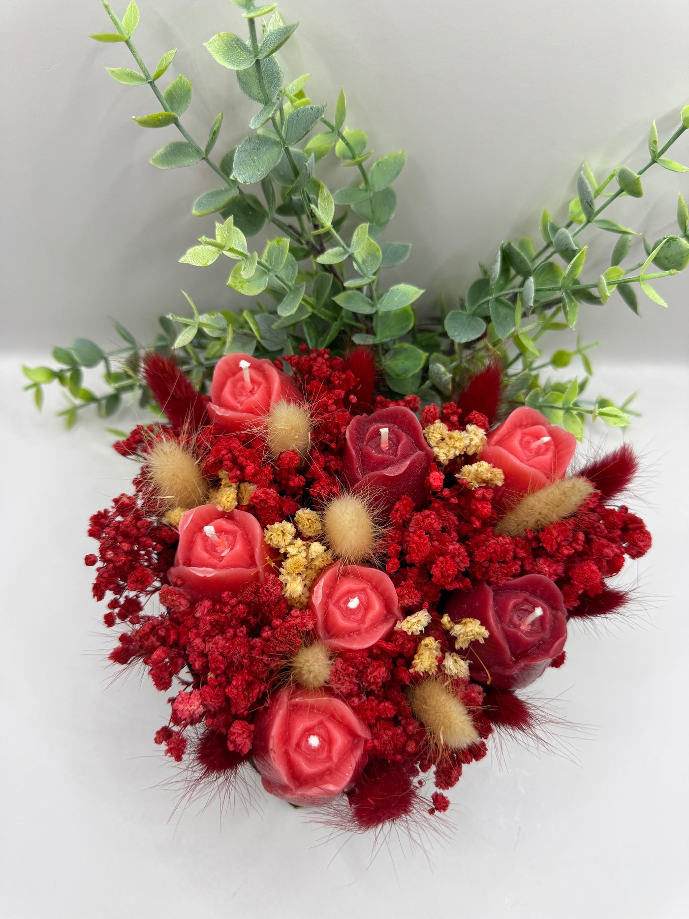 Dekorativer Kerzenblumenstrauß